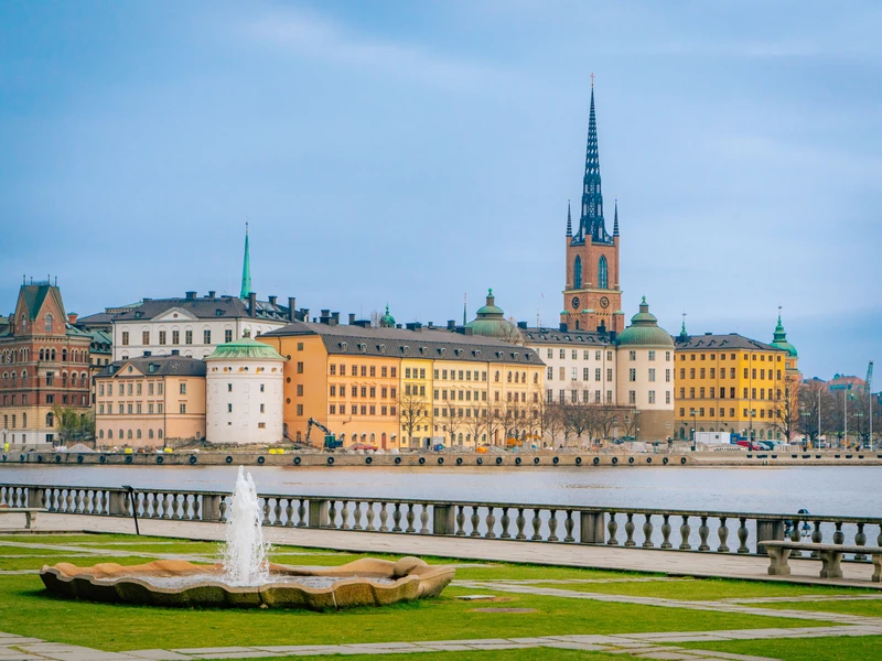 Riddarholmen et son église vus depuis les jardins de l’hôtel de ville de Stockholm