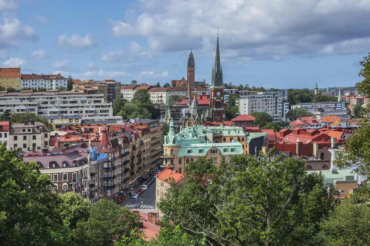 Allmän vy över staden Göteborg under sommaren med klar himmel.