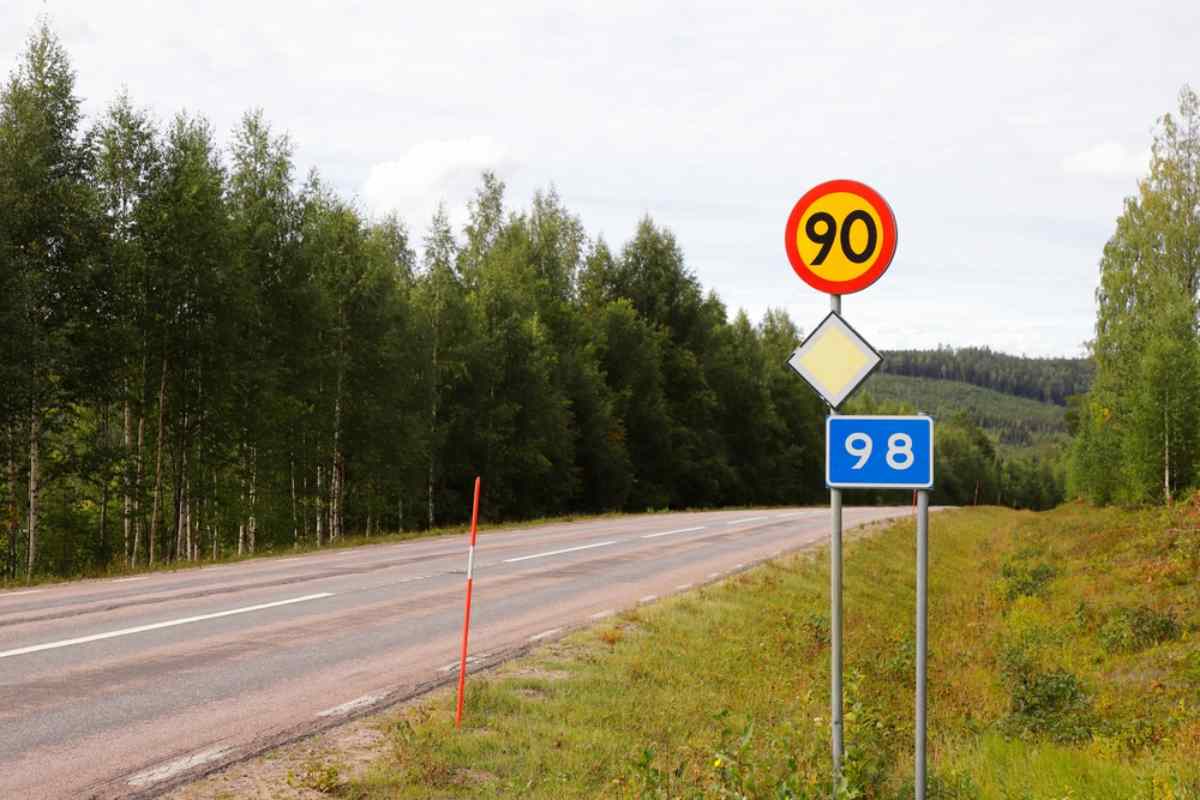 Hastighetsbegränsningar i Sverige