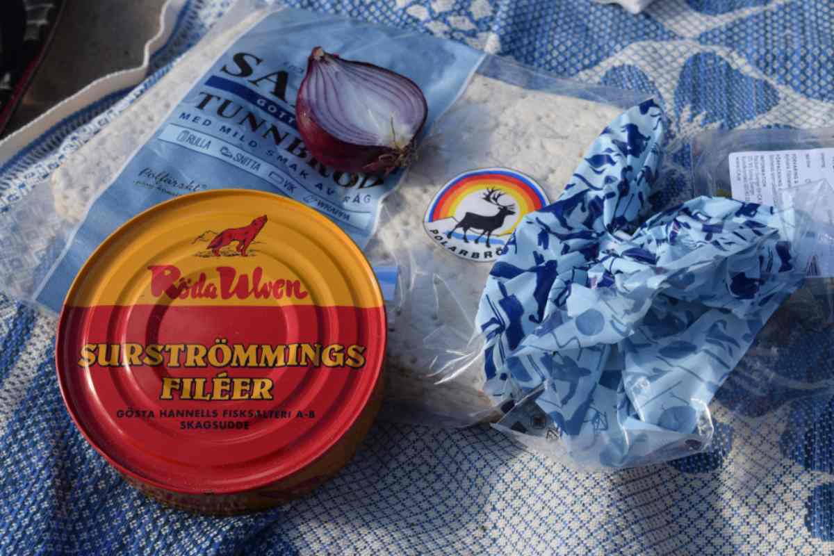 Spag 🇵🇸 on X: If you are not familiar with Surströmming It is  fermented fish eaten in Sweden. According to research it's the smelliest  food in the world. Thus there is a