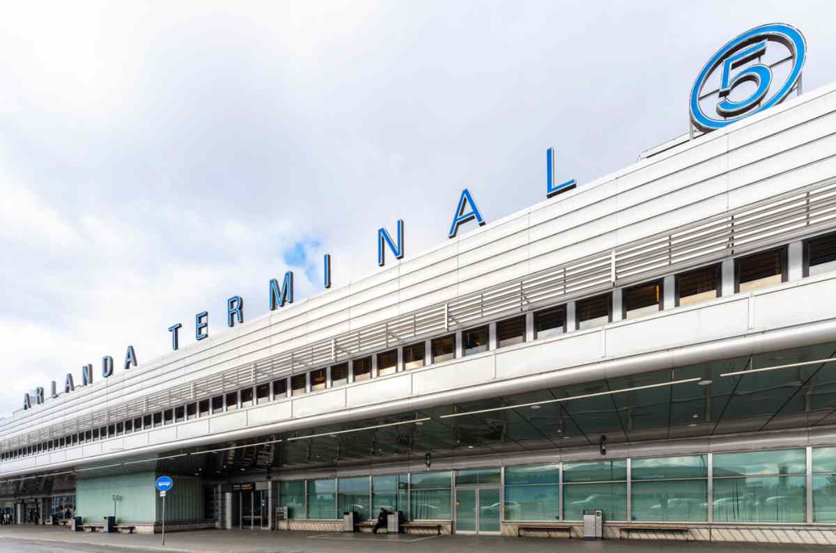 Fassade des internationalen Flughafens Arlanda in Stockholm